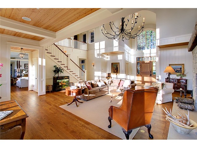 InteriorPainting/GillesLivingRoom.jpg