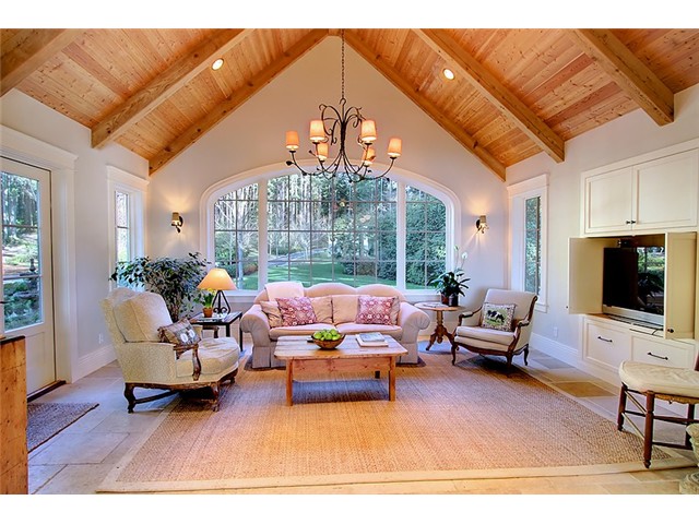 InteriorPainting/GillesLivingRoom2.jpg
